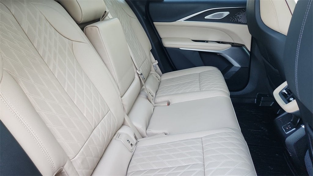 2025 Cadillac LYRIQ Sport 3