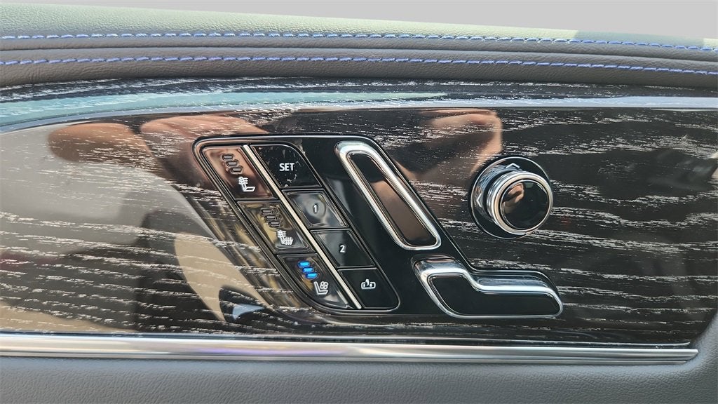 2026 Cadillac ESCALADE IQL Sport