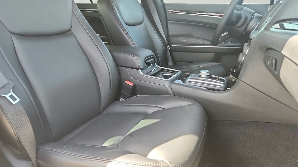 2023 Chrysler 300 Touring L