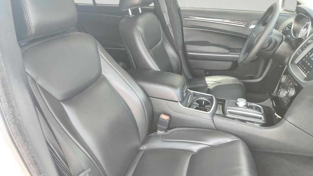 2023 Chrysler 300 Touring L
