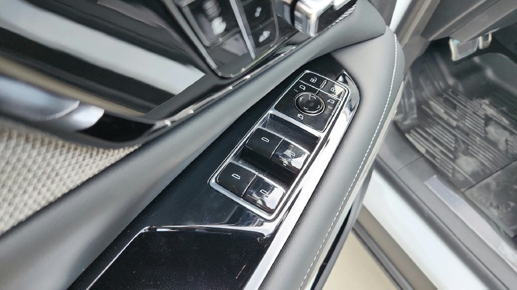 2027 Cadillac OPTIQ Luxury