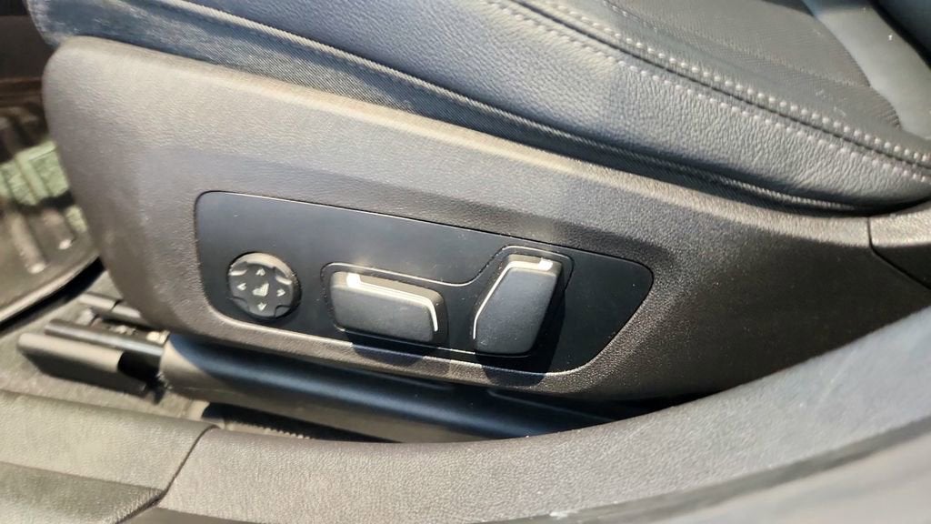 2024 BMW 3 Series 330i