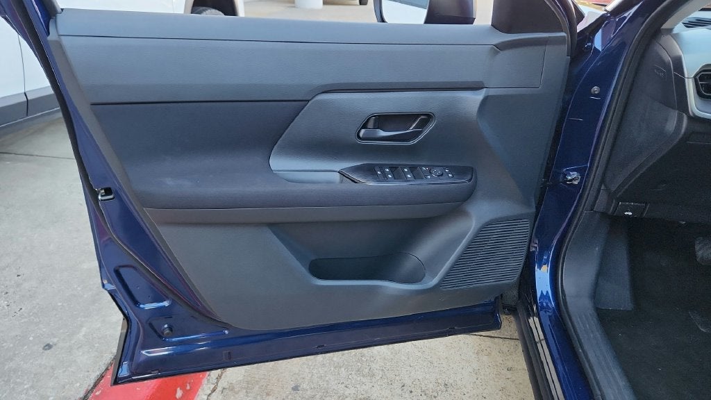 2025 Nissan Kicks S