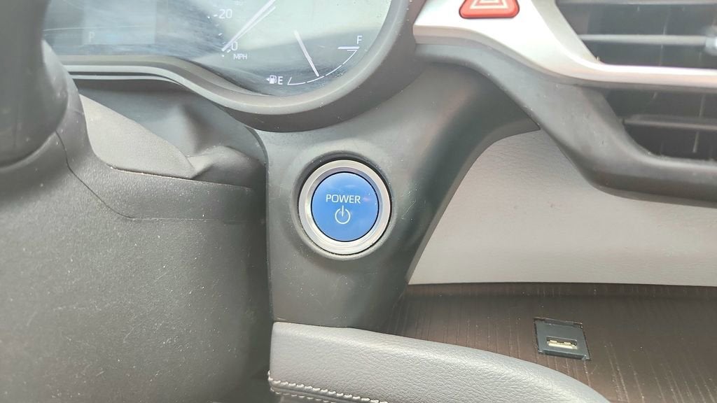 2022 Toyota Sienna LE