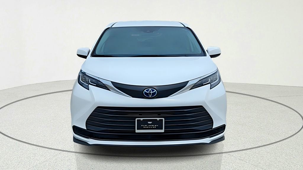 2022 Toyota Sienna LE