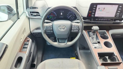 2022 Toyota Sienna LE