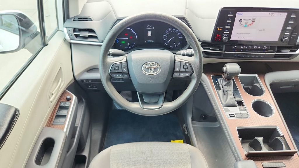 2022 Toyota Sienna LE