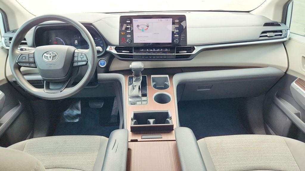 2022 Toyota Sienna LE