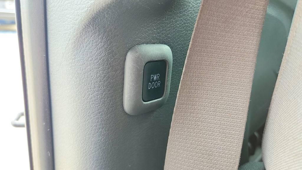 2022 Toyota Sienna LE