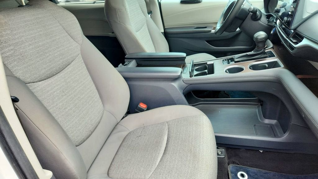 2022 Toyota Sienna LE