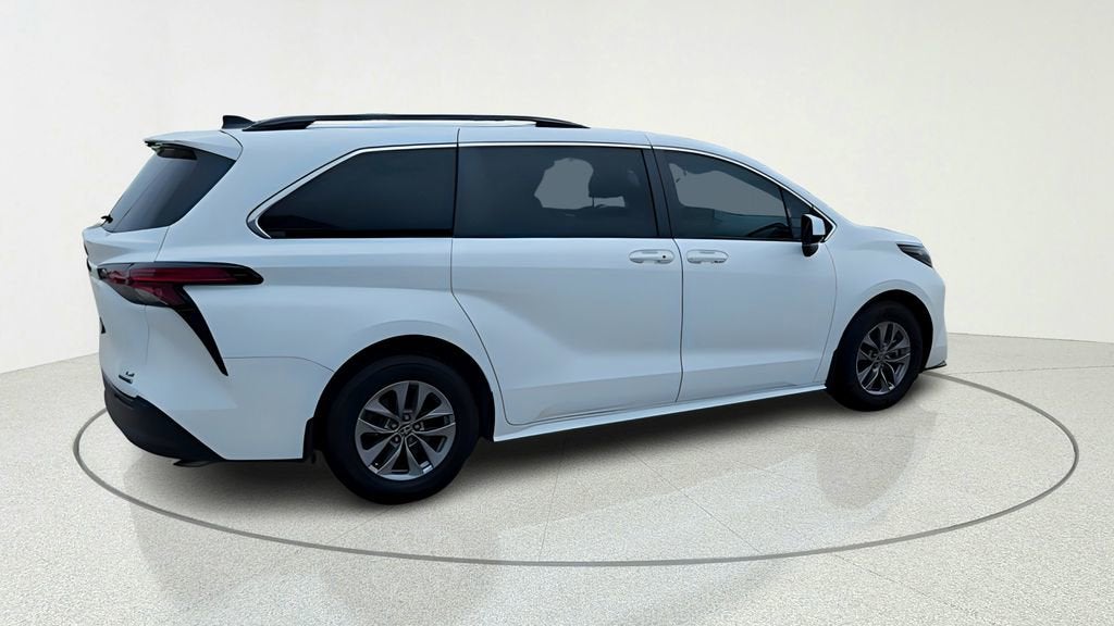2022 Toyota Sienna LE