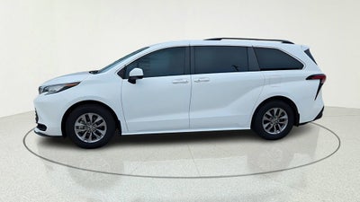 2022 Toyota Sienna LE