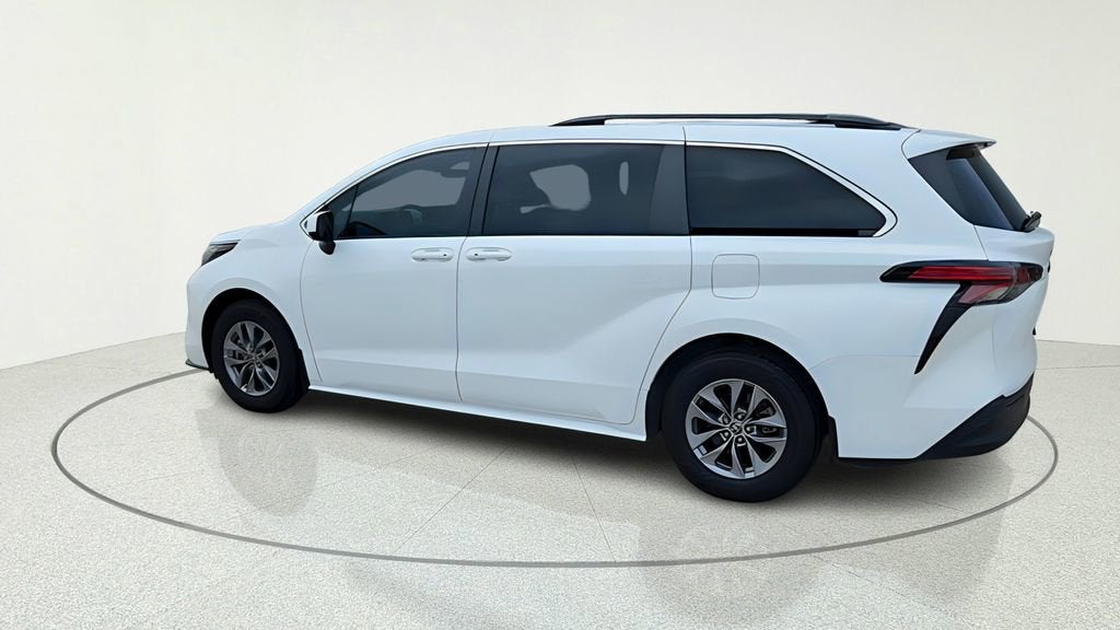 2022 Toyota Sienna LE