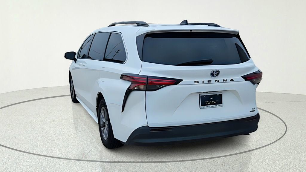 2022 Toyota Sienna LE