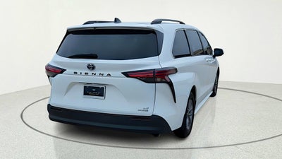 2022 Toyota Sienna LE