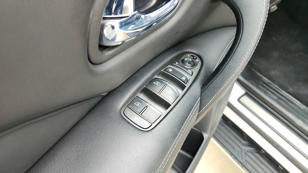 2024 INFINITI QX80 LUXE