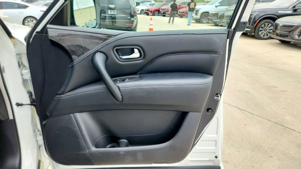 2024 INFINITI QX80 LUXE