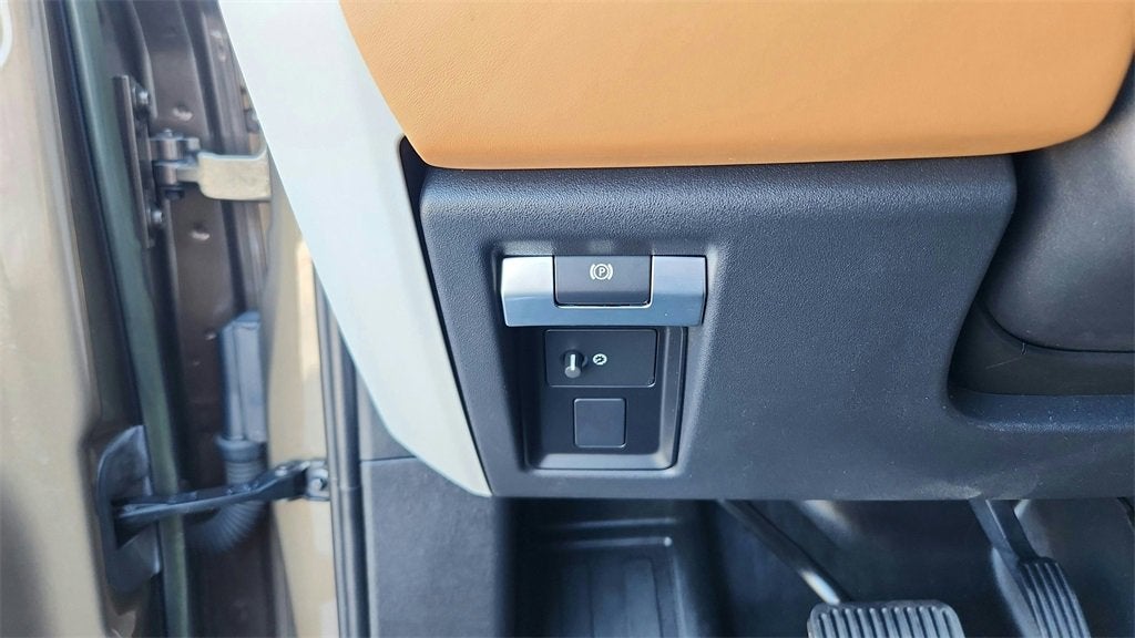 2023 Land Rover Defender X-Dynamic SE