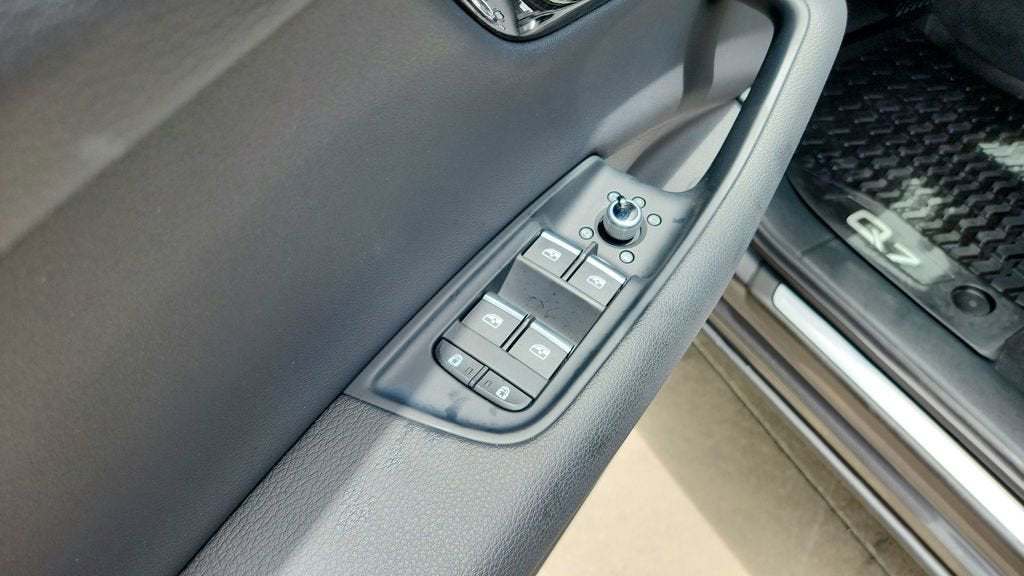 2025 Audi Q7 Premium