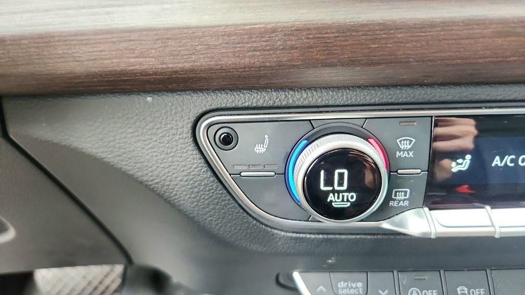 2022 Audi Q5 S line Premium