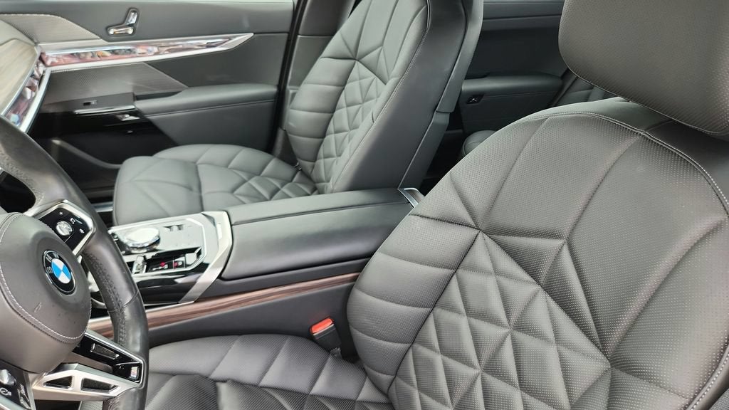 2023 BMW 7 Series 740i