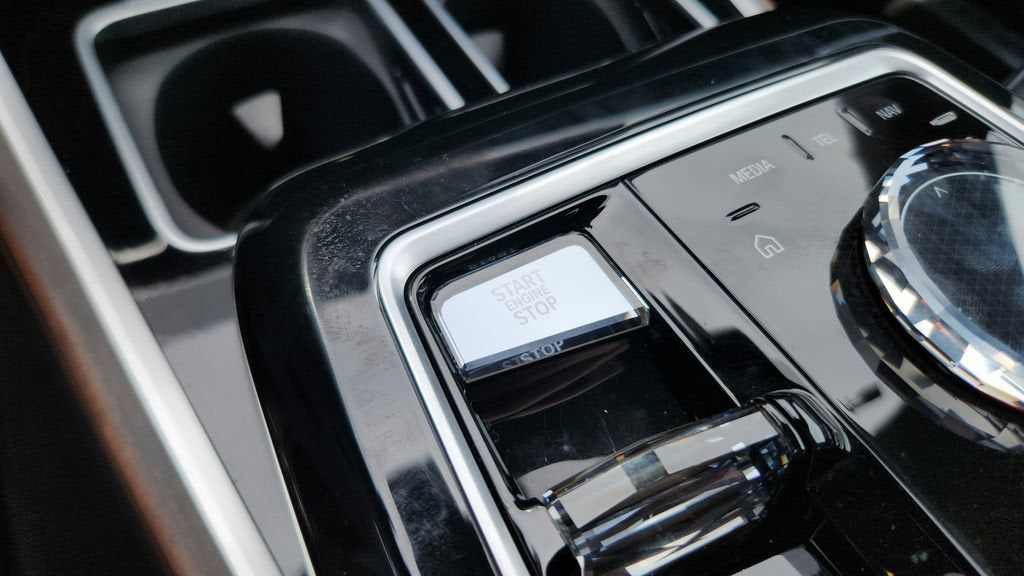 2023 BMW 7 Series 740i