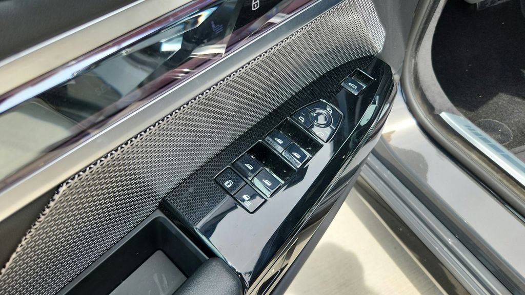 2023 BMW 7 Series 740i