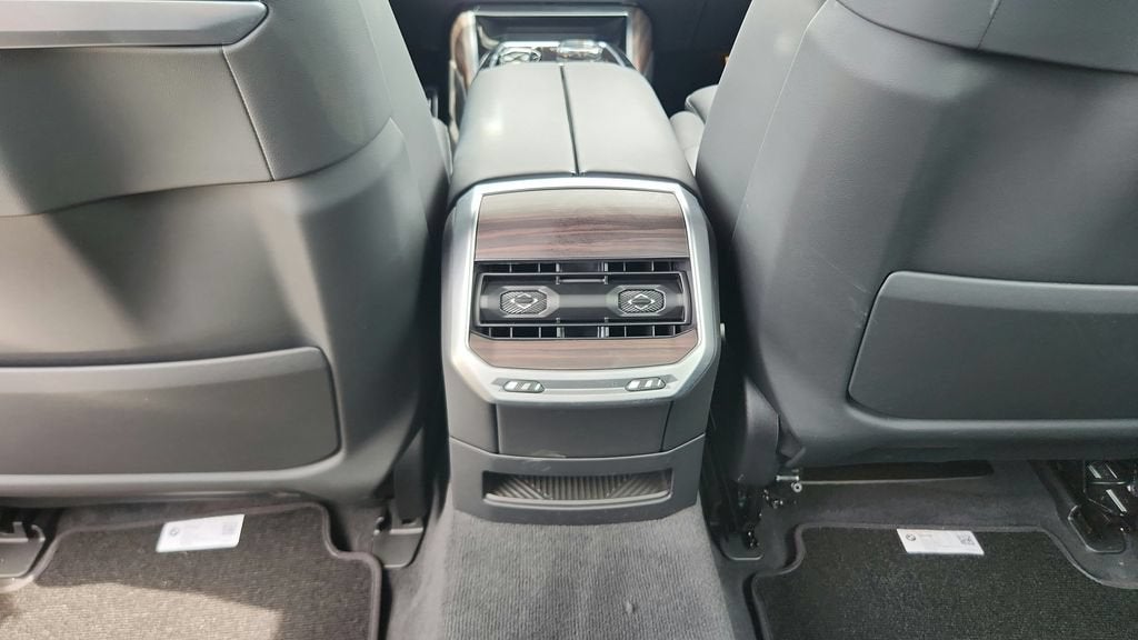 2023 BMW 7 Series 740i