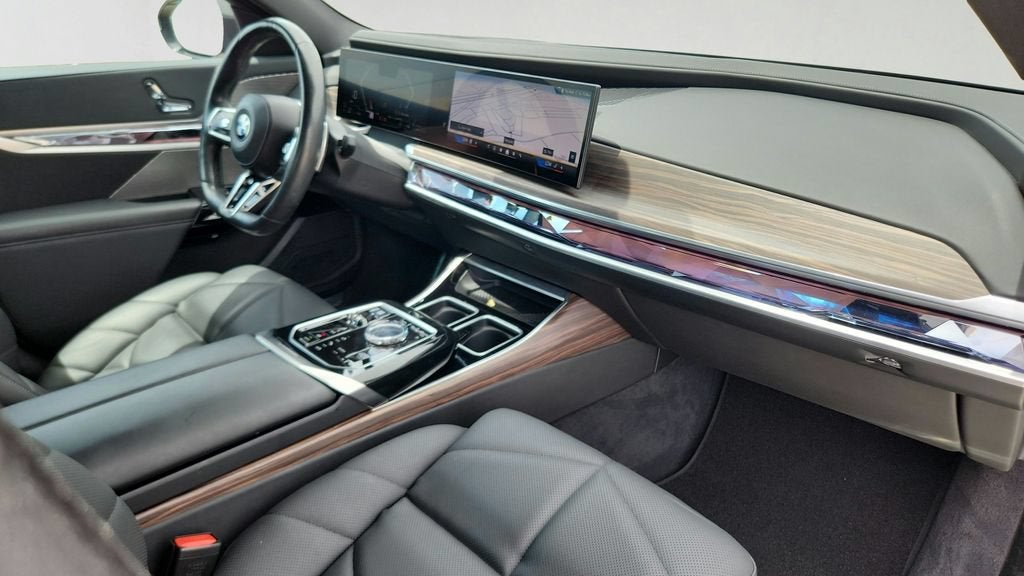 2023 BMW 7 Series 740i