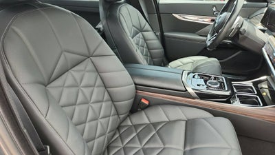 2023 BMW 7 Series 740i