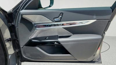 2023 BMW 7 Series 740i