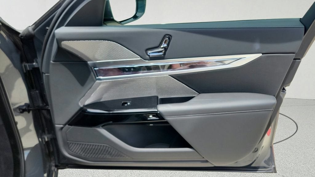 2023 BMW 7 Series 740i