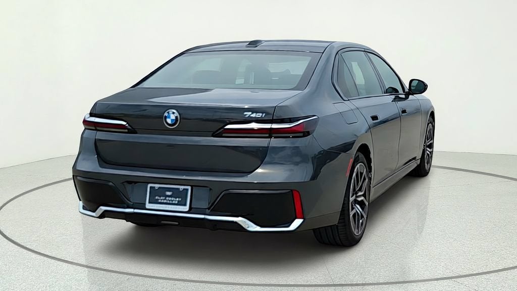 2023 BMW 7 Series 740i