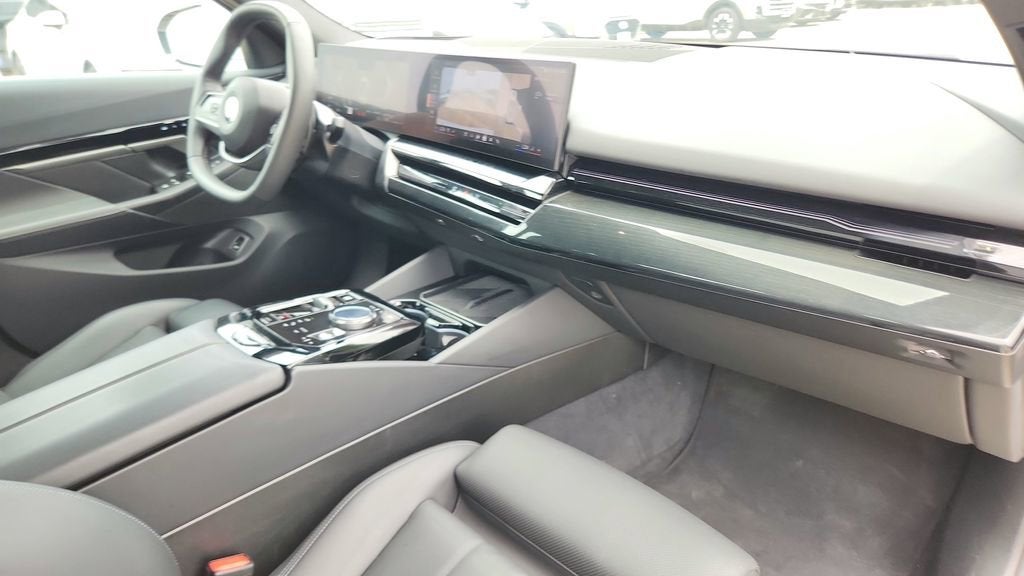 2025 BMW 5 Series 530i xDrive