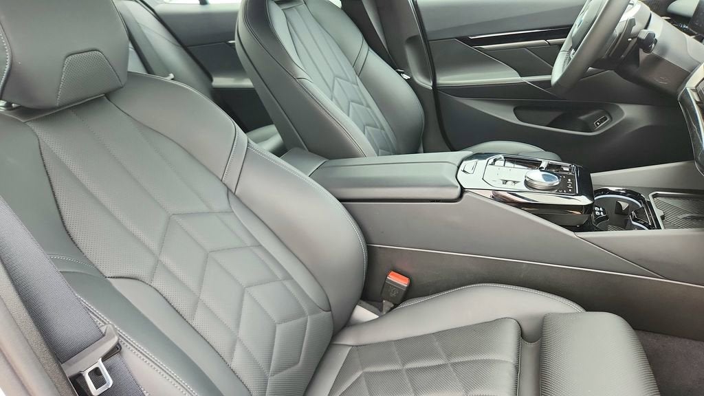 2025 BMW 5 Series 530i xDrive