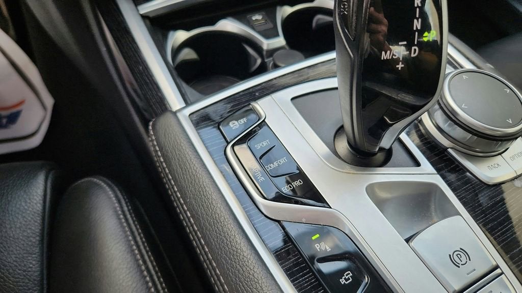 2022 BMW 7 Series 740i