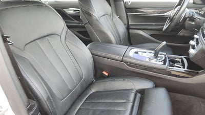 2022 BMW 7 Series 740i