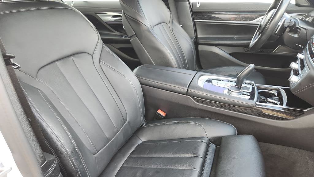 2022 BMW 7 Series 740i