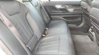 2022 BMW 7 Series 740i