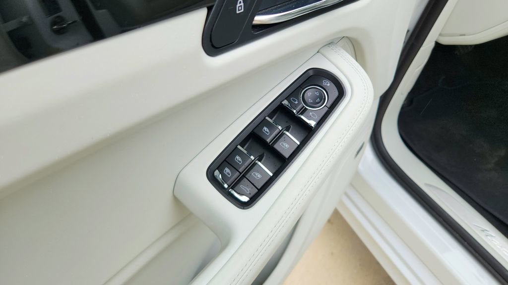2023 Porsche Macan S